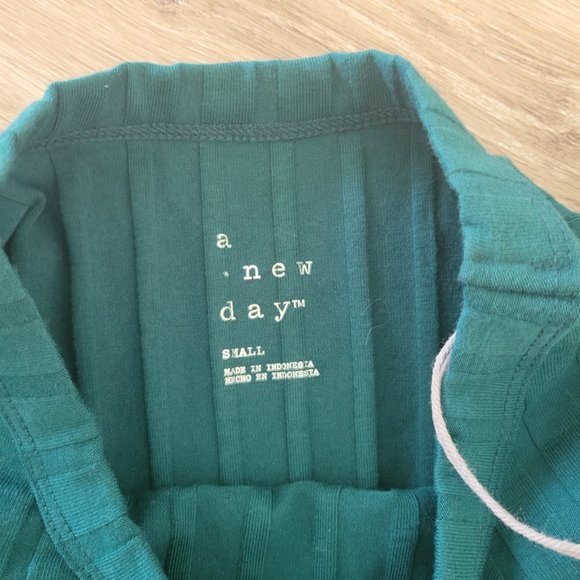 Lot of 3 shirts from target - Picture 5 of 7